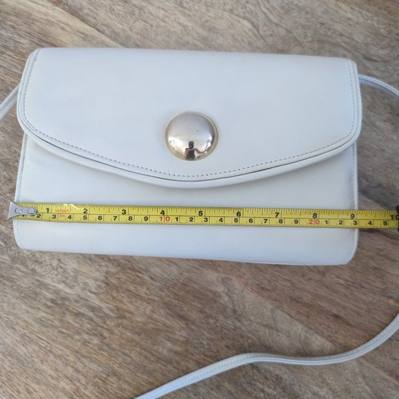 Vintage White and Gold Purse - Picture 10 of 12